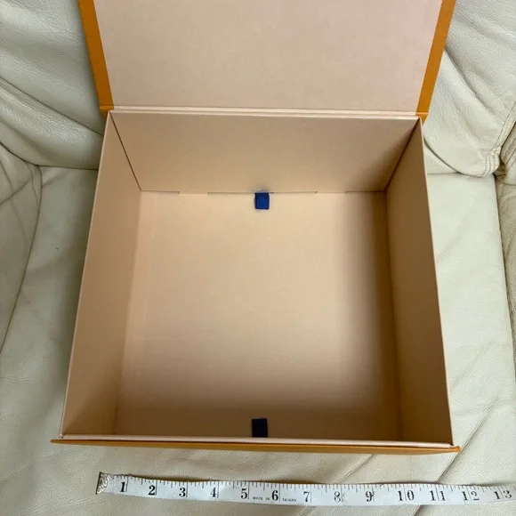 EMPTY LOUIS VUITTON Orange Gift Box Magnetic Closure for Small Bag - Picture 9 of 15